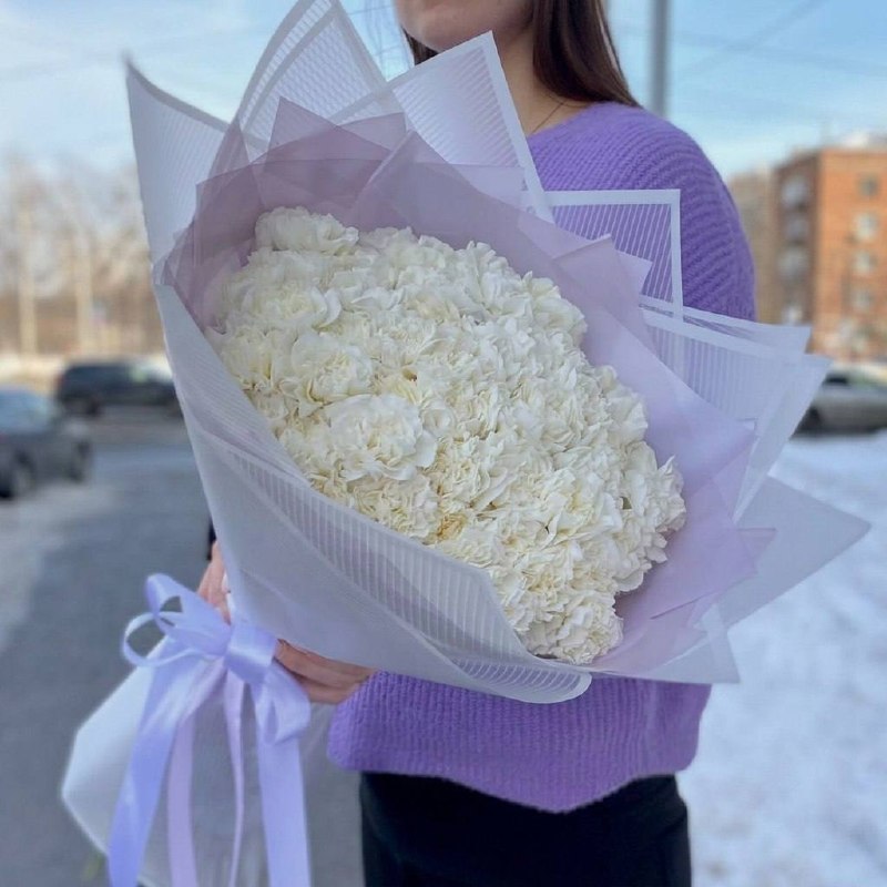 Моно-букет из 51 белых диантусов